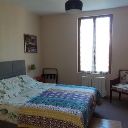 Gite 32 Rue Du Huit Mai Freneuse  Kültér fotó